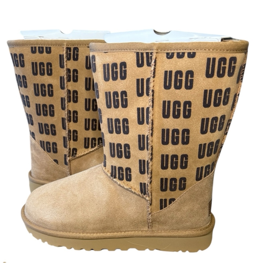 UGG Classic Short II UGG Graphic‎ for women Sz 6